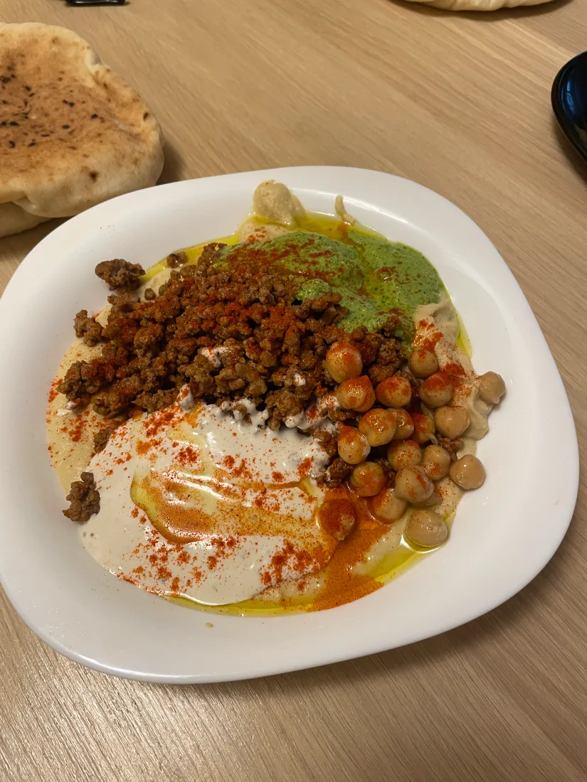 Hummus with spiced mince and chickpeas