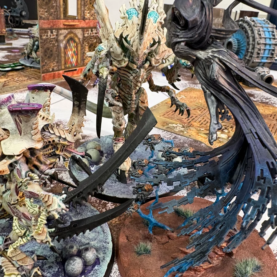 Hive fleet facing a reaper across the board